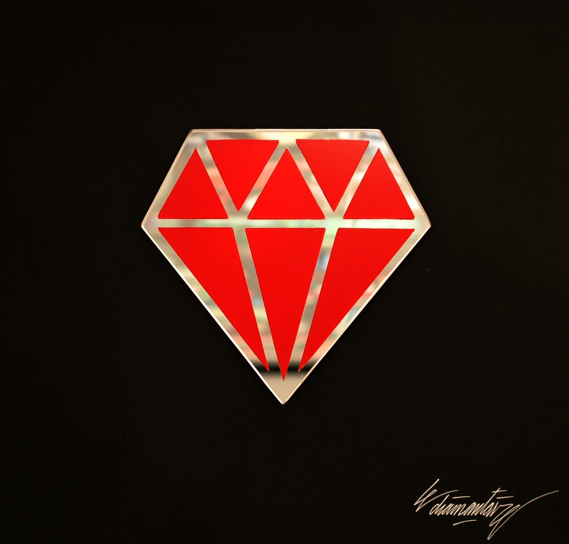 Le Diamantaire, Street Diamond - Rouge Le Diamantaire, Street Diamond - Rouge