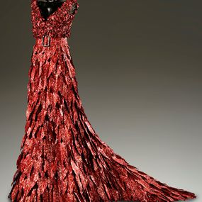 Skulpturen, Genevieve (Mixed Media, found Object Sculpture of a Red Dress), John Petrey