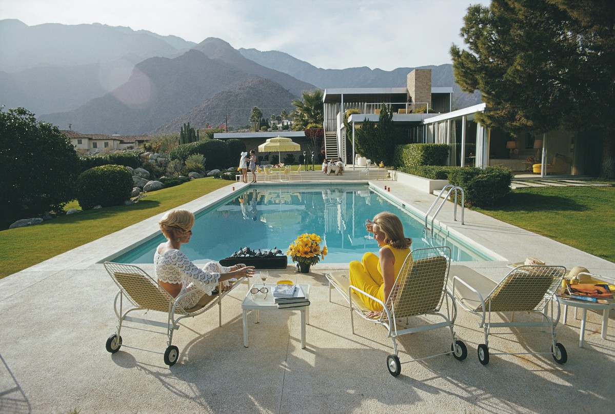 Slim Aarons, Poolside Pairs Slim Aarons, Poolside Pairs