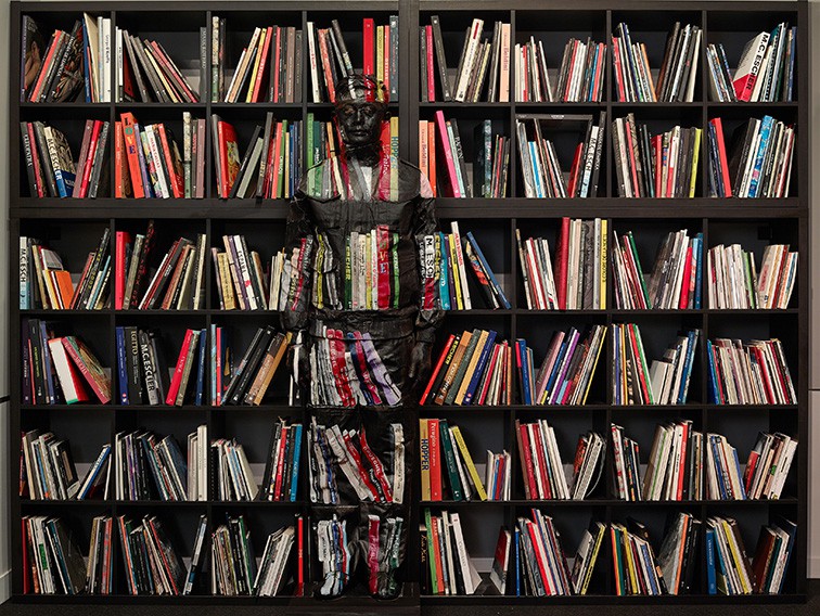 Liu Bolin, Hiding in Italy - Art Books no.2 Liu Bolin, Hiding in Italy - Art Books no.2