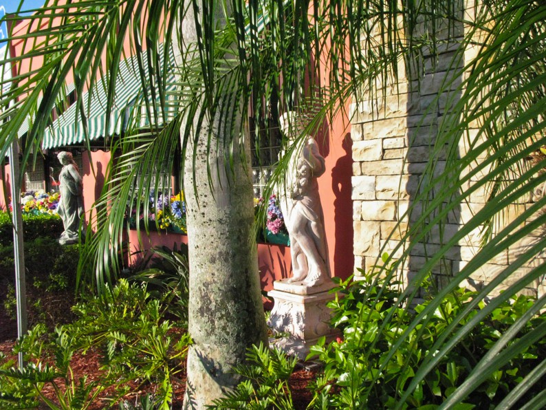 Dennis Church, Restaurant Garden, Florida USA Dennis Church, Restaurant Garden, Florida USA