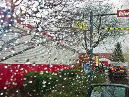 Photographie, McDonald's in the Rain, New York, Dennis Church
