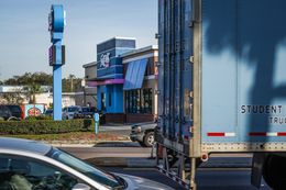 Photographie, Blue Truck and Blue Restaurant, Tampa, Florida, Dennis Church