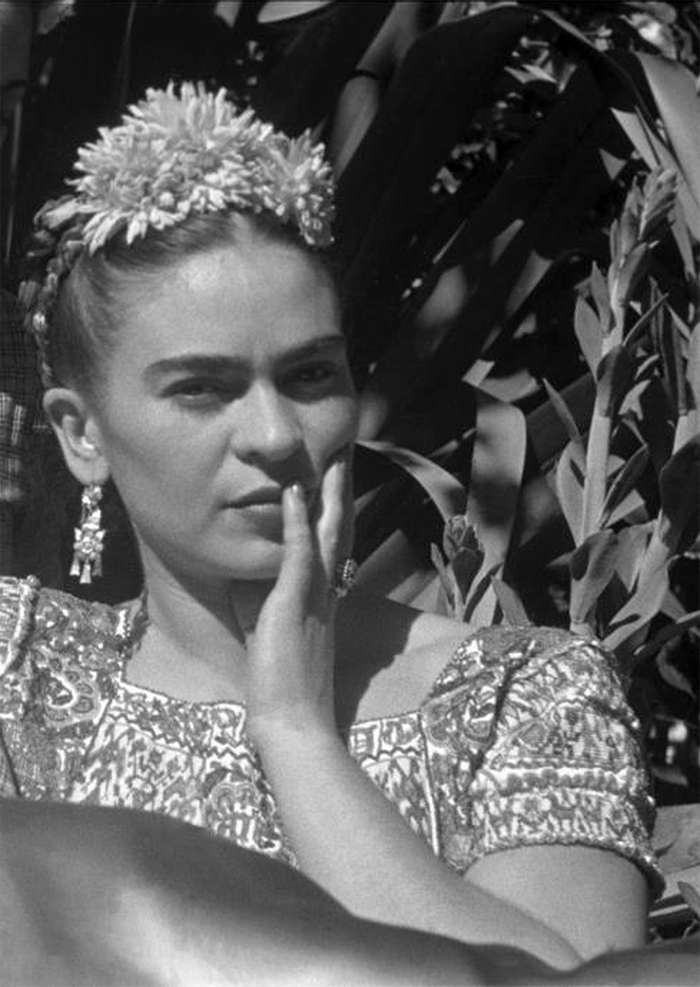 Leo Matiz, Frida Kahlo en el jardín xochimilco, México (Framed) Leo Matiz, Frida Kahlo en el jardín xochimilco, México (Framed)
