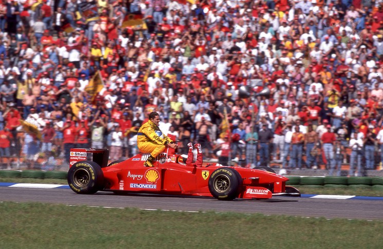 Dominique Leroy, Taxi rouge pour Michael Schumacher sur Ferrari et ramenant Giancarlo Fisichella., Fotografien auf Dibond