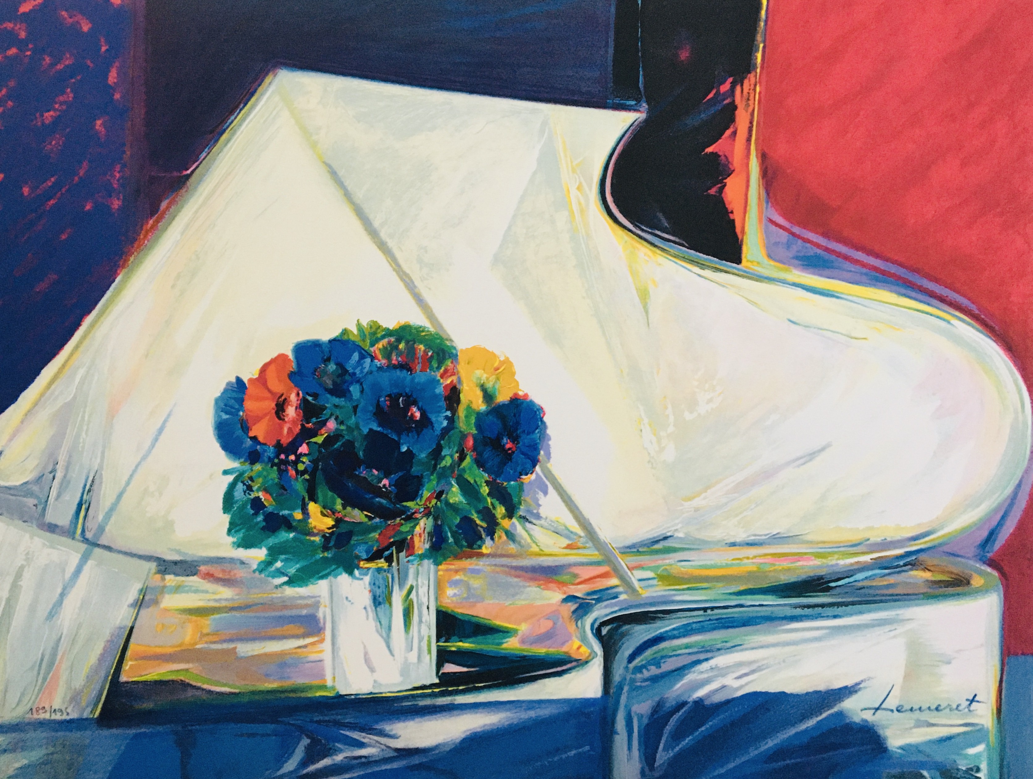 Claude Hemeret, Bouquet au piano blanc Claude Hemeret, Bouquet au piano blanc