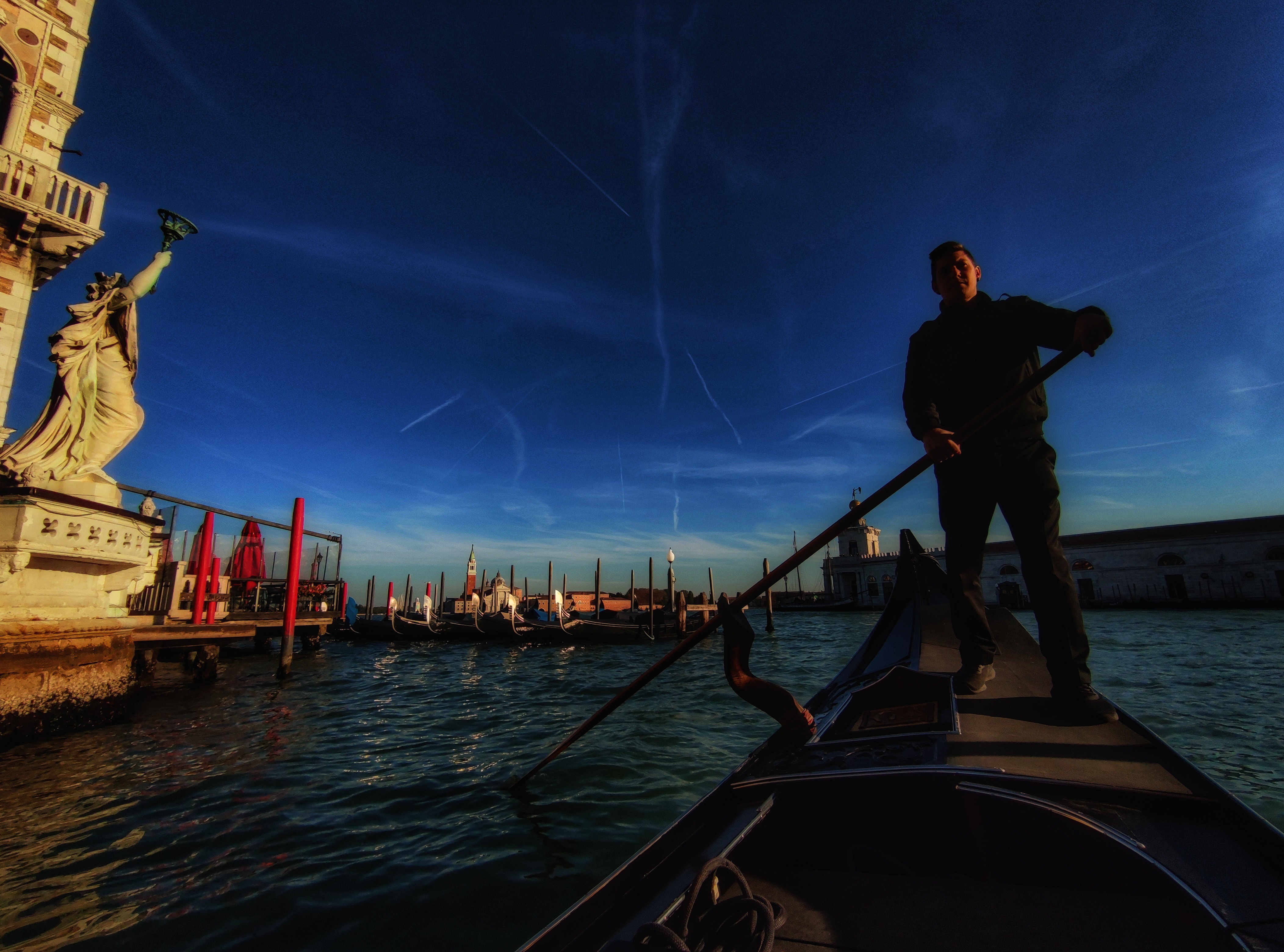 Dominique Leroy, Gondolier sur le grand canal de Venise Dominique Leroy, Gondolier sur le grand canal de Venise