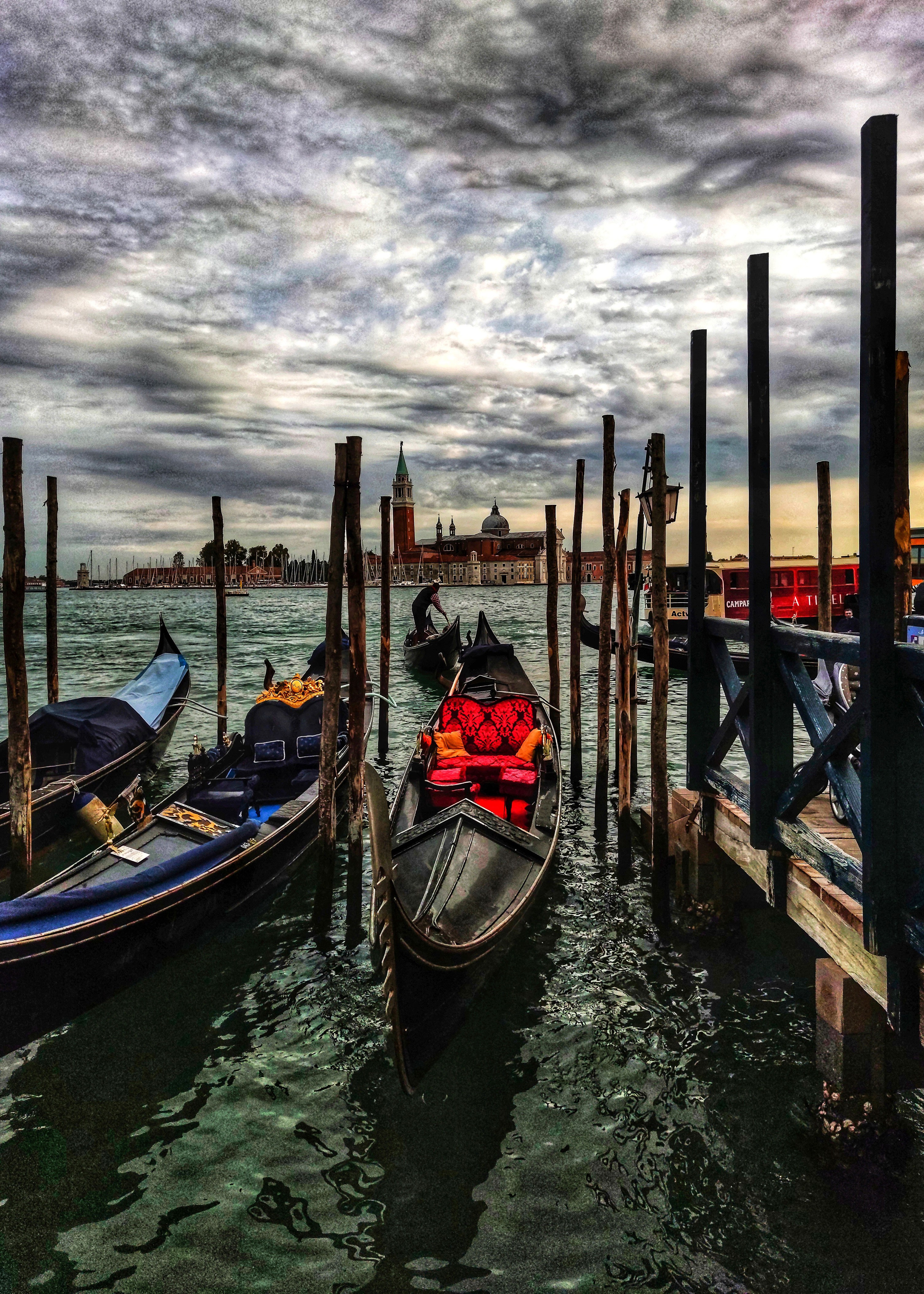 Dominique Leroy, La tourné des gondoles. Venise Dominique Leroy, La tourné des gondoles. Venise