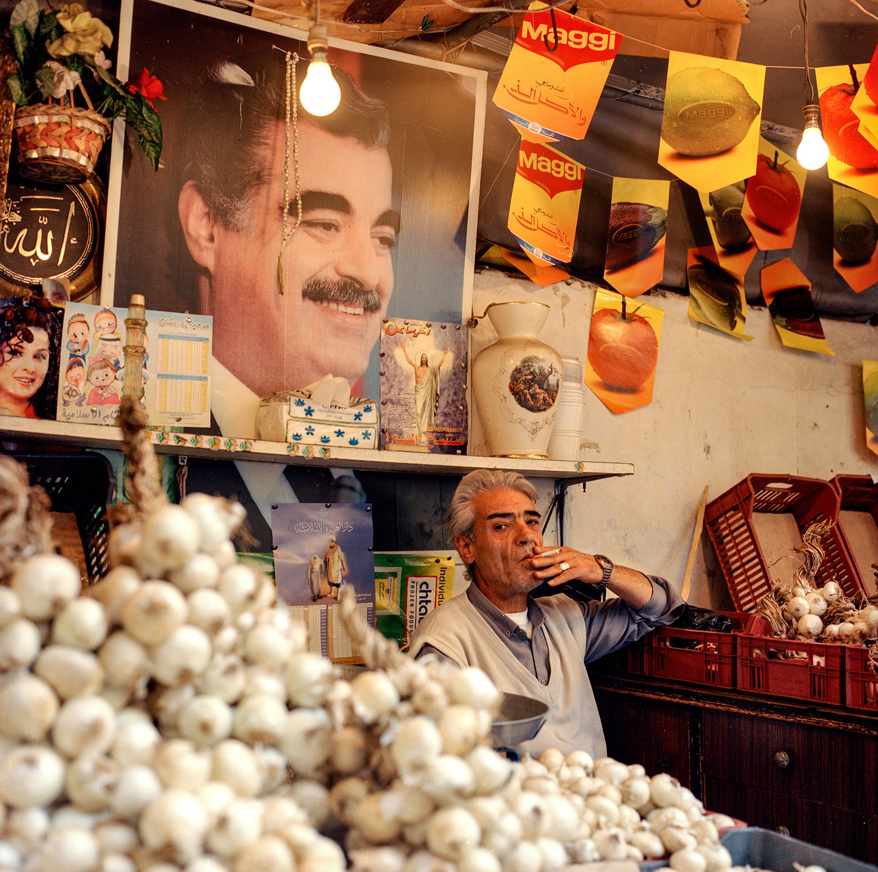 José Nicolas, Vendeur de fruits et légumes sur la rue Hamra, Beyrouth, Liban José Nicolas, Vendeur de fruits et légumes sur la rue Hamra, Beyrouth, Liban