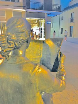 The Reader #3 - Statue Quo Series, Anna Levesh