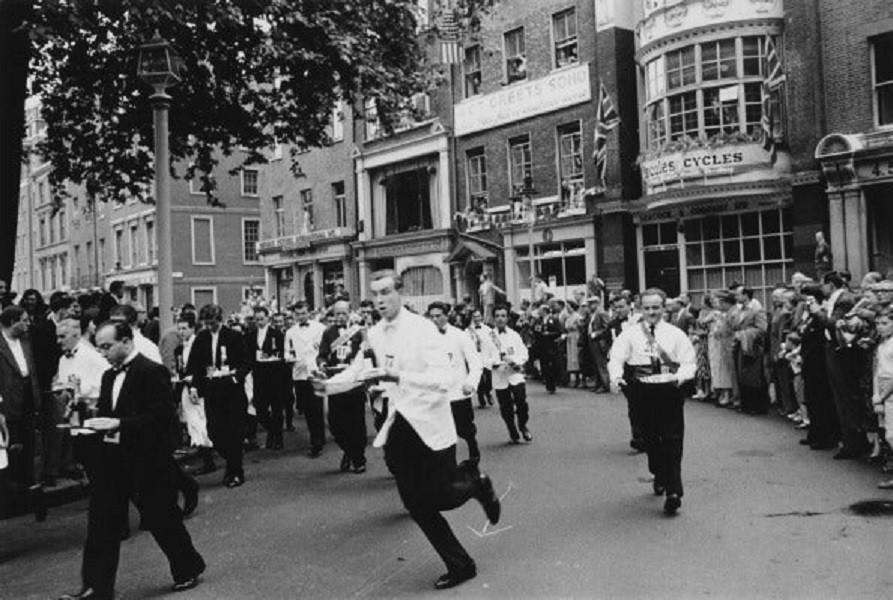 Slim Aarons, Soho Waiters’ Race Slim Aarons, Soho Waiters’ Race