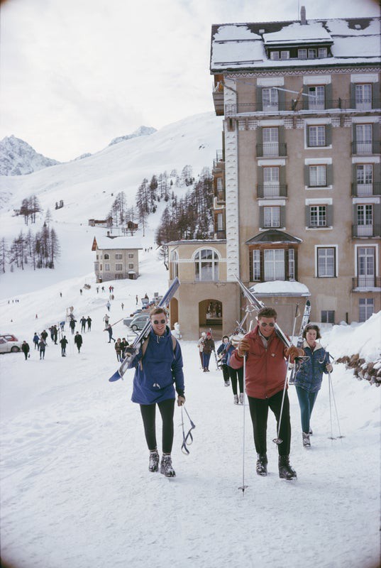 Slim Aarons, Skiers in St Moritz Slim Aarons, Skiers in St Moritz