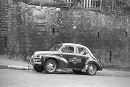 Réclame pour "Martini" sur une 2 CV, Montmartre, Paris, vers 1950, Maurice Bonnel