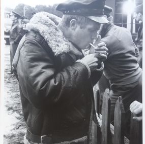Photographie, Steve McQueen. War Lover. La Cigarette, George Barris