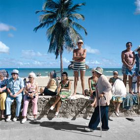 Photographie, Man standing on Wall/Group Shot, Miami Beach, Andy Sweet