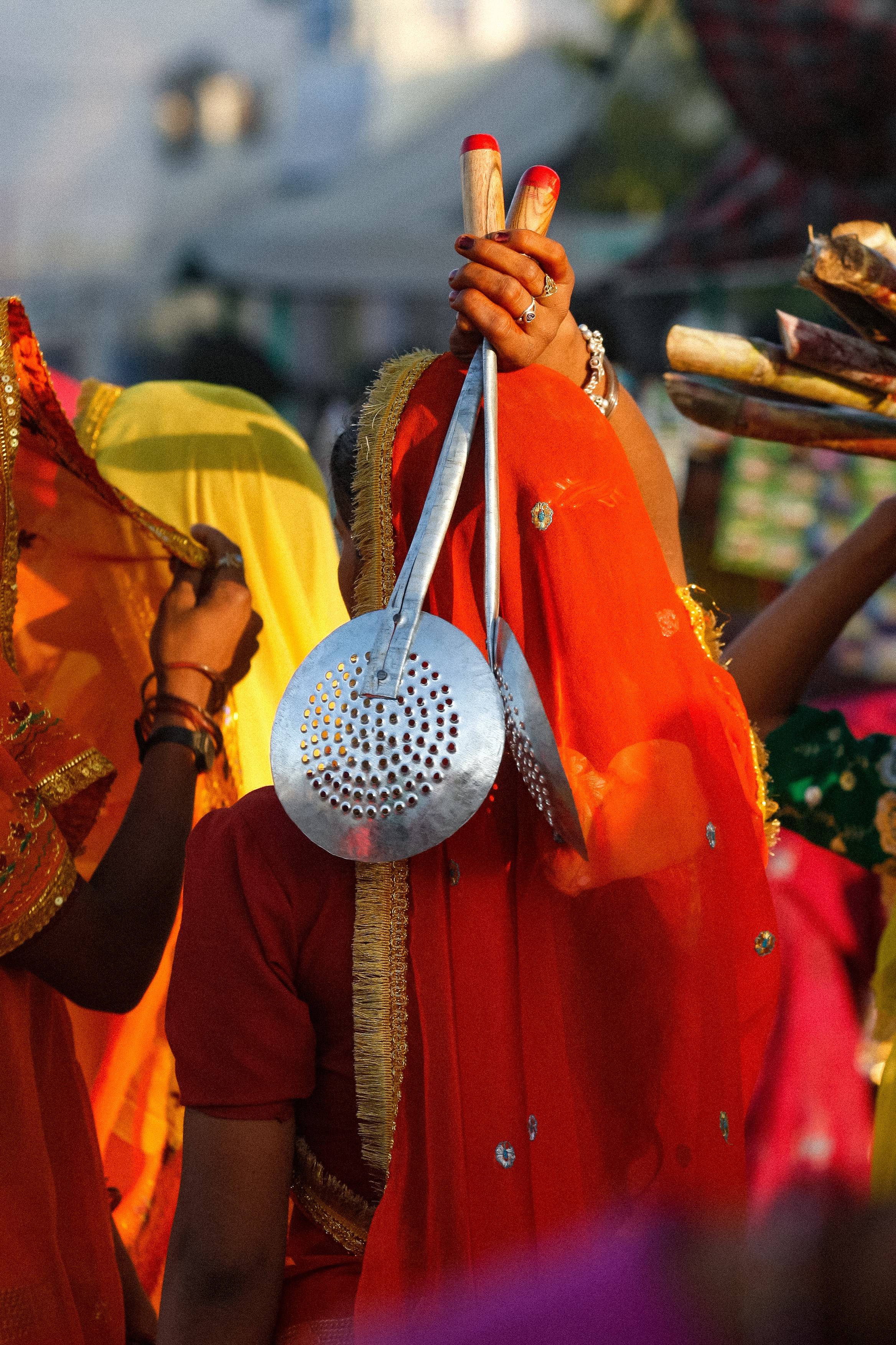 Dominique Leroy, Femme indienne au marché de Puskar. Inde Dominique Leroy, Femme indienne au marché de Puskar. Inde