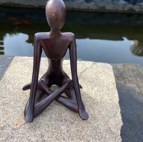 Yoga posture lotus mains sur genoux, Carl Jaunay