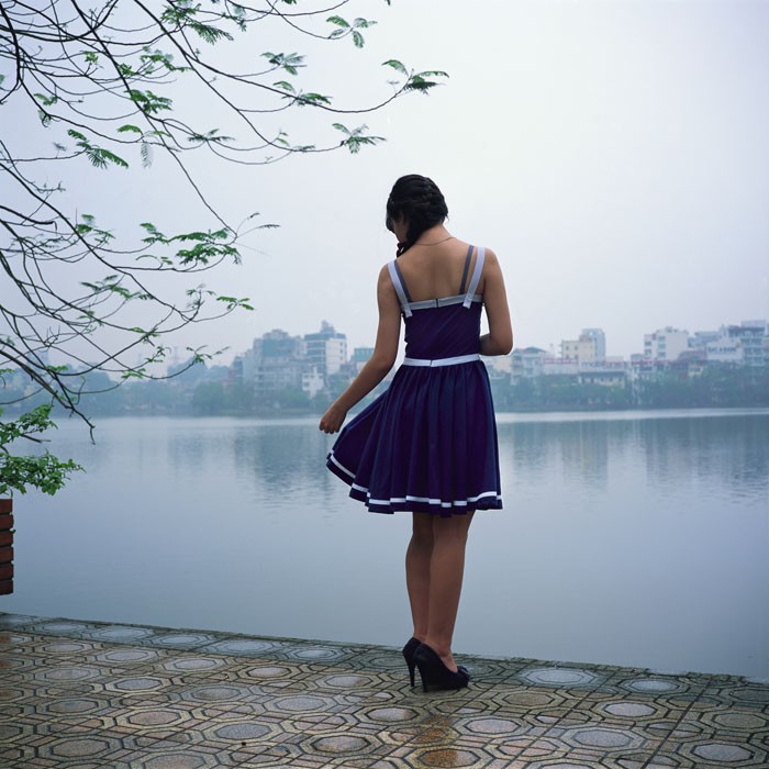 Eric Benard, Vietnam, Hanoi, Lac de la Soie blanche, jeune fille Eric Benard, Vietnam, Hanoi, Lac de la Soie blanche, jeune fille