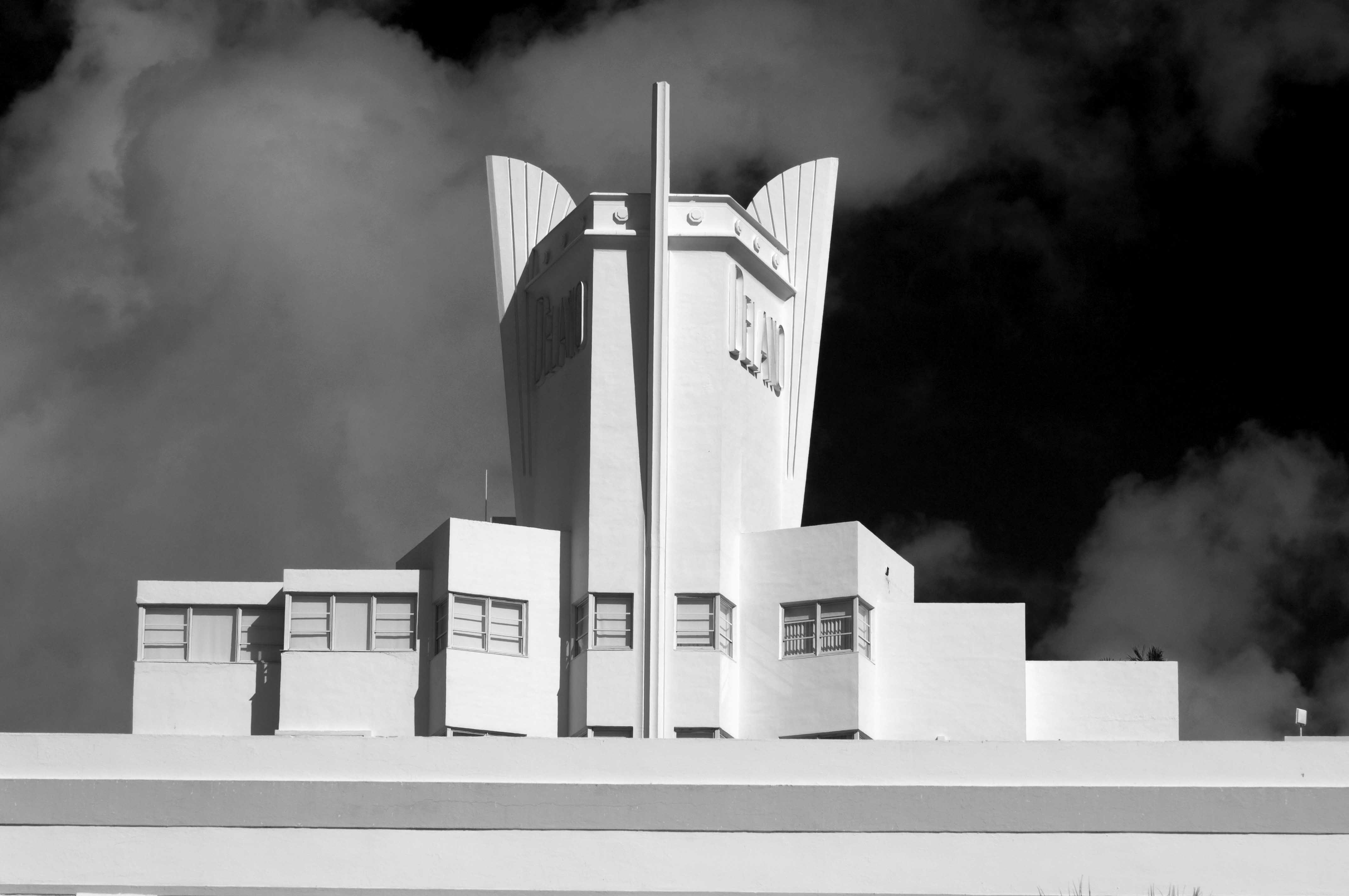 Luca Artioli, Art Deco ott.b. Luca Artioli, Art Deco ott.b.