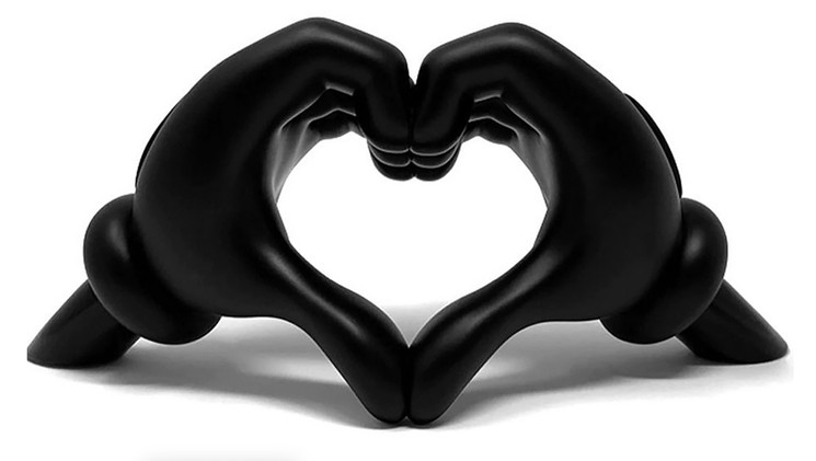 Love Gloves Vinyl Figure Black Edition of 500 (1)