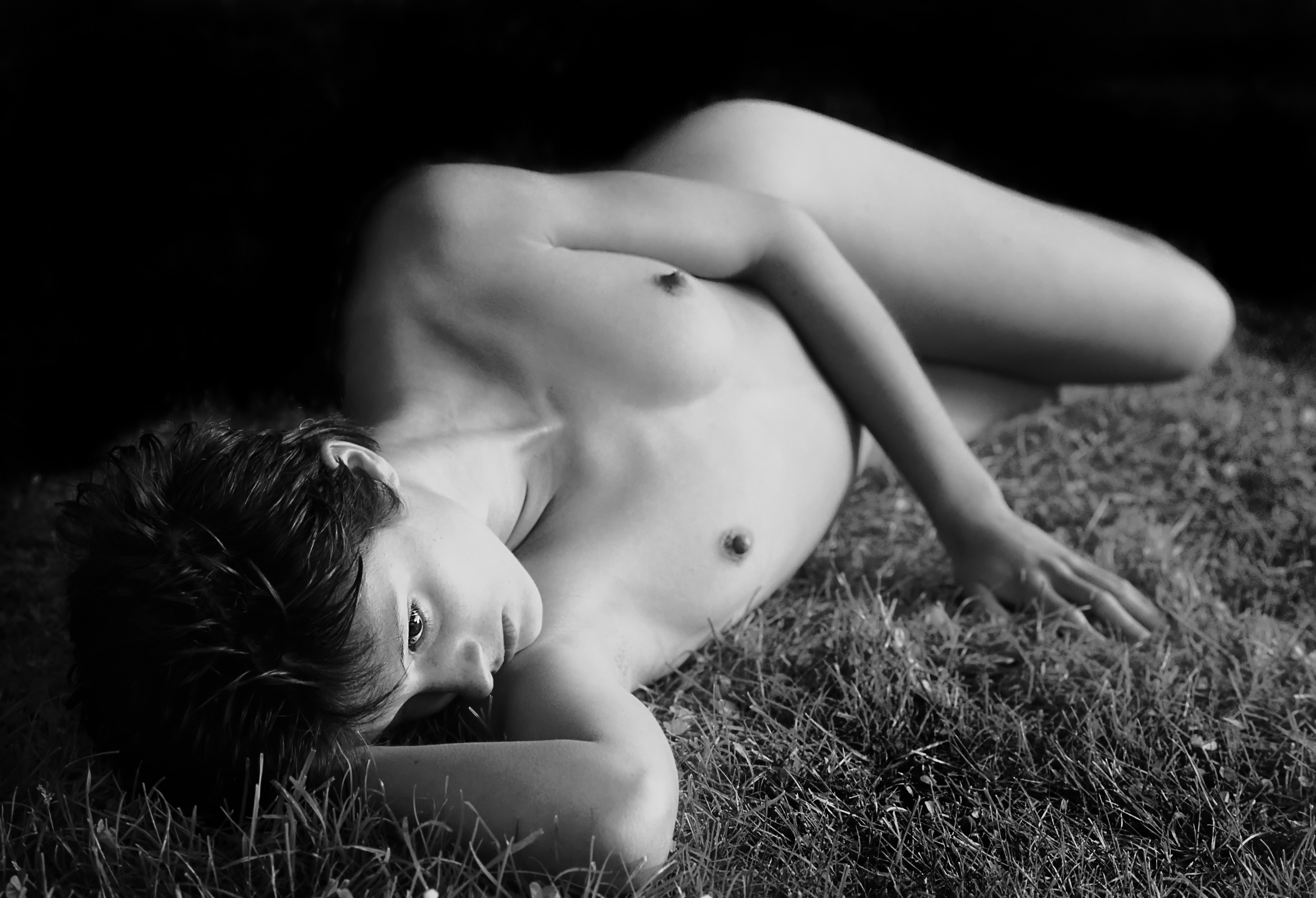Didier Cormillot, ELLE Lying in the grass / Didier Cormillot, ELLE Lying in the grass /