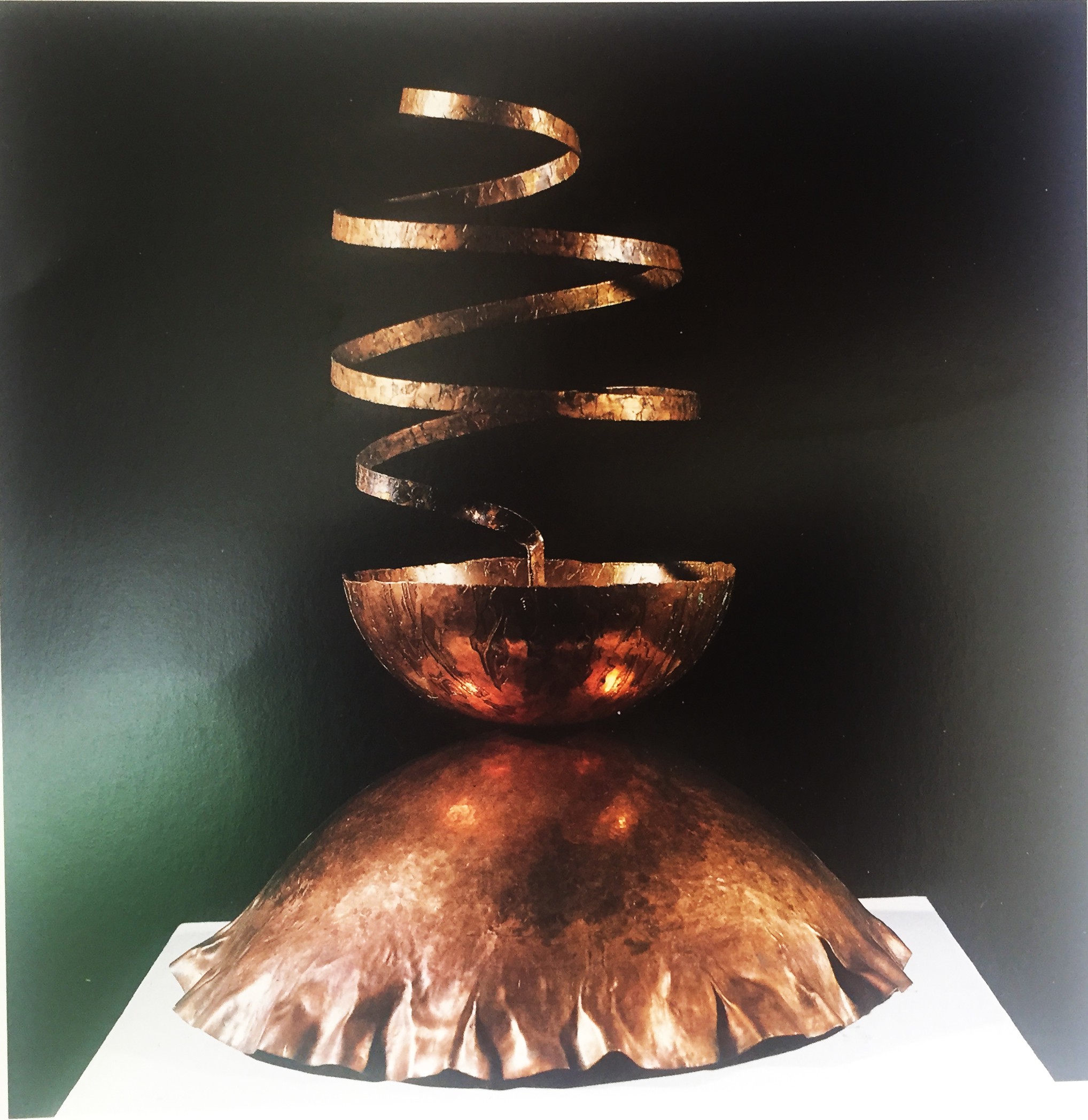 L'oeuf Cosmique by Barbara Debard, 1995 | Sculpture | Artsper (184126)