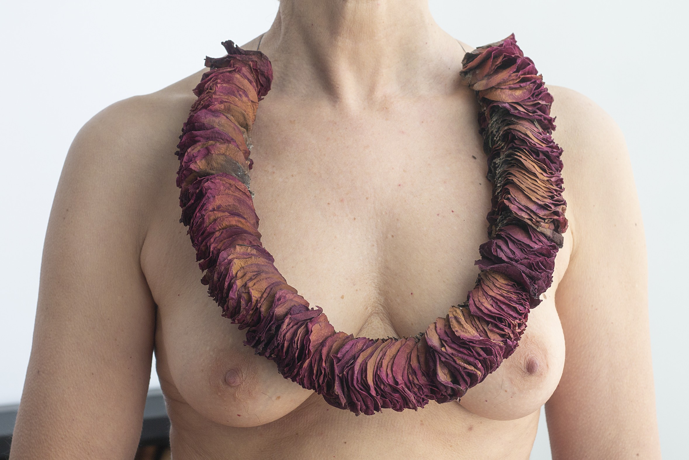 Imanol Marrodán, Abandoned roses necklace (Identity Testimonies series) Imanol Marrodán, Abandoned roses necklace (Identity Testimonies series)