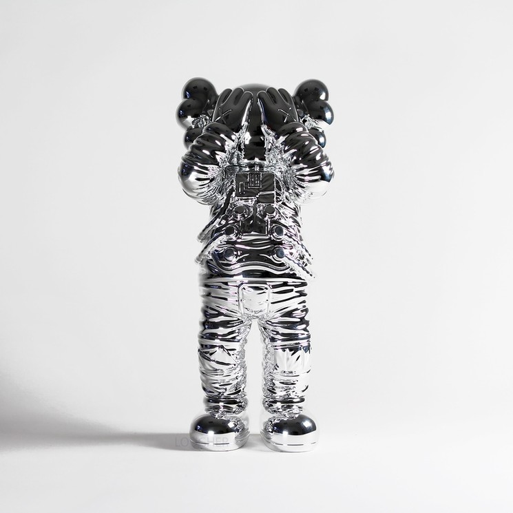 その他 KAWS HOLIDAY SPACE SILVER KAWS Holiday Space Figure Silver - US