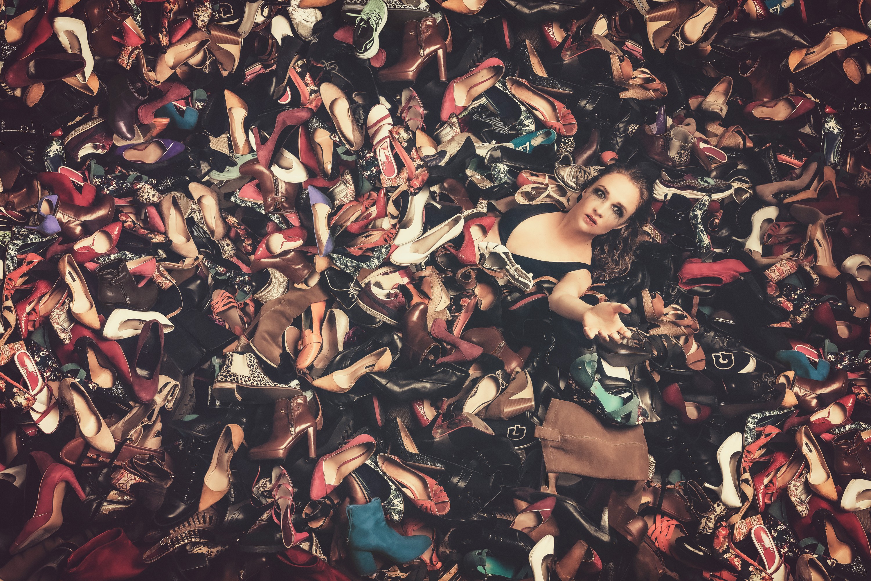 Idan Wizen, The drowning of consumption, shoes sauce Idan Wizen, The drowning of consumption, shoes sauce