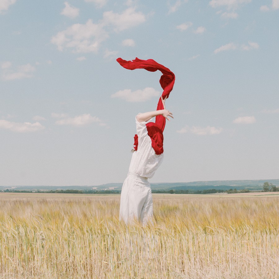 Emilie Mori, Red stole n°21 Emilie Mori, Red stole n°21