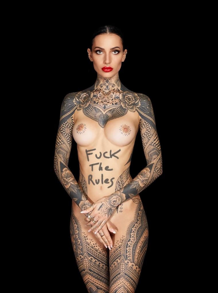 Cécile Plaisance, Fuck the rules in Chanel Cécile Plaisance, Fuck the rules in Chanel