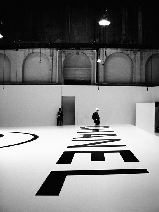 Simon Procter, Lagerfeld above Logo, Fall/Winter 2006, Le Grand Palais Paris Simon Procter, Lagerfeld above Logo, Fall/Winter 2006, Le Grand Palais Paris