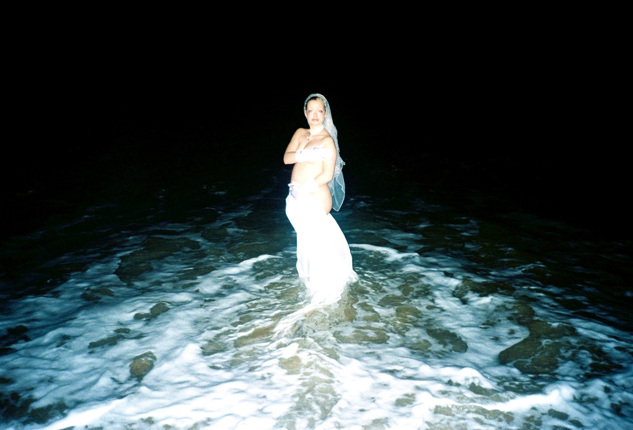 Lili Chomat, L'avortement - La mer donne et reprend tout Lili Chomat, L'avortement - La mer donne et reprend tout