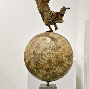 Skulpturen, Almost Flying (on sphere), Lieven D'Haese