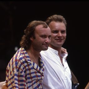 Fotografía, Phil Collins et Sting au concert "Live Aid", Wembley Stadium de Londres, 13 juillet 1985, Jacques Langevin