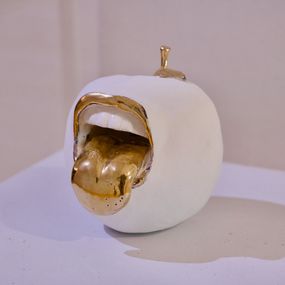 Sculpture, The golden apple, Marie Serruya
