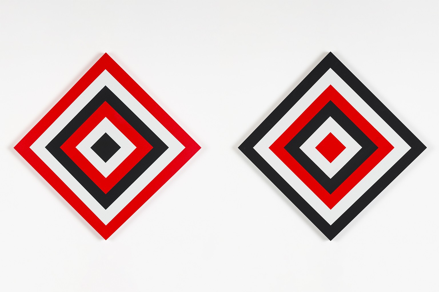 Claude Tousignant, Losanges en noir-blanc-rouge Claude Tousignant, Losanges en noir-blanc-rouge