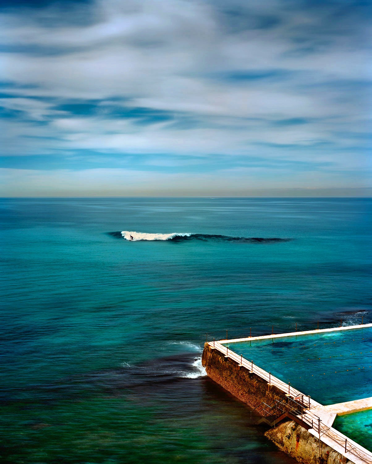 Alain Longeaud, Le surfer solitaire Alain Longeaud, Le surfer solitaire