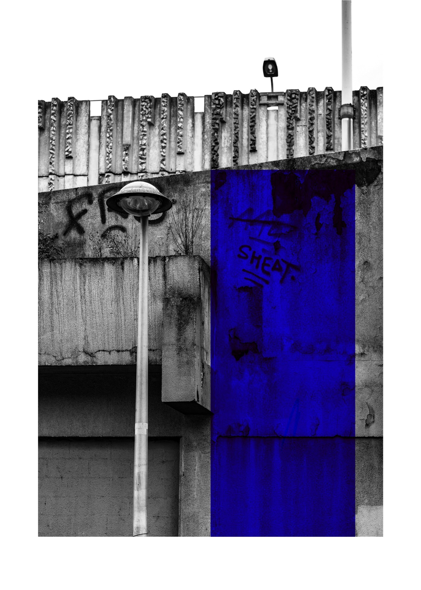 Claire Giraudeau, Urbain brutalisme, Bleu Majorelle - Photographie digigraphie Claire Giraudeau, Urbain brutalisme, Bleu Majorelle - Photographie digigraphie