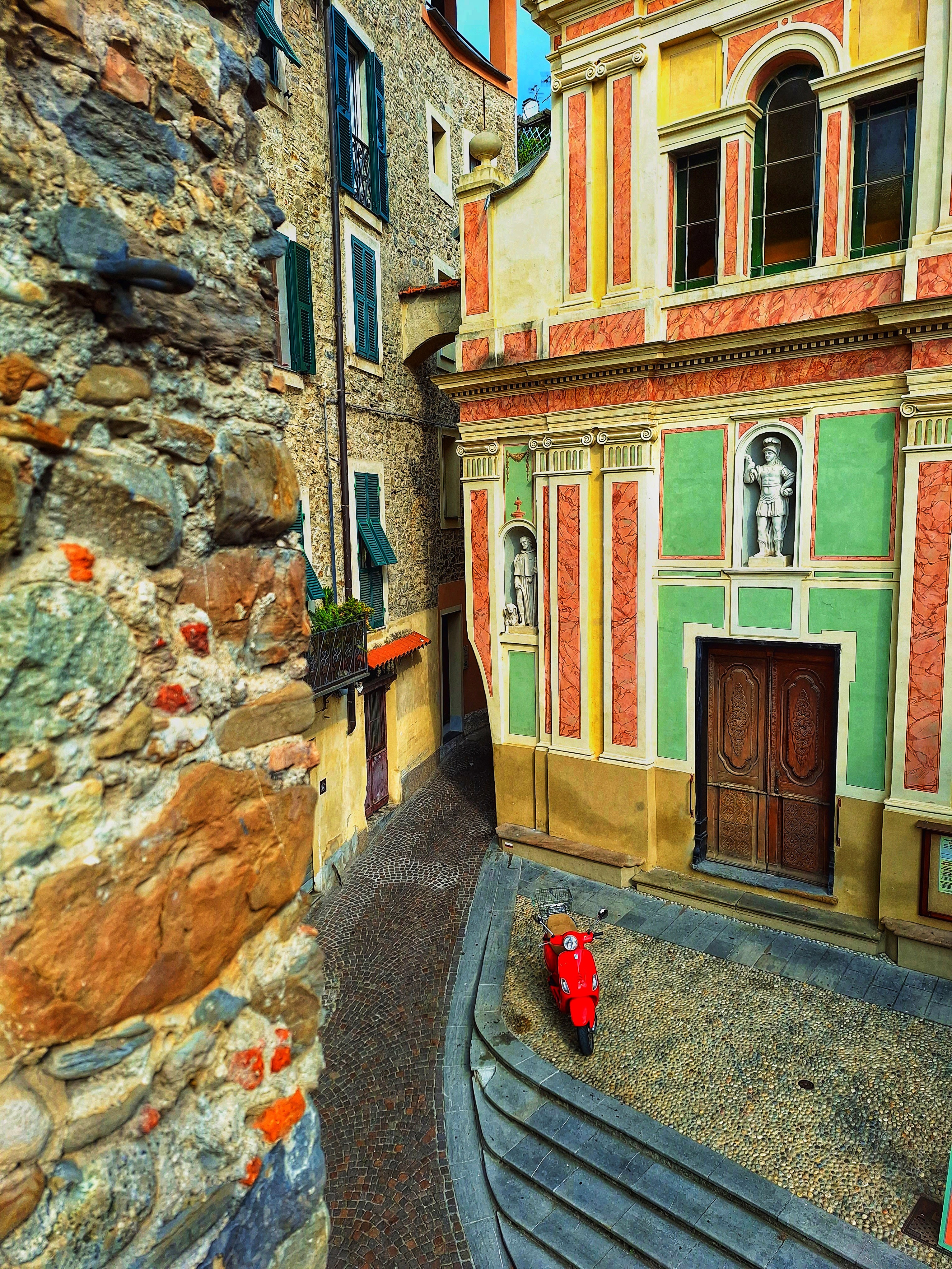 Dominique Leroy, Italie acqua dolce. Entre murs colorés et ruelles Dominique Leroy, Italie acqua dolce. Entre murs colorés et ruelles