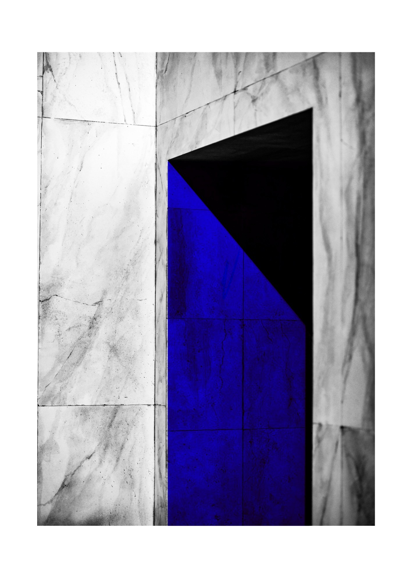 Claire Giraudeau, Urbain brutalisme, Bleu Majorelle - Photographie digigraphie Claire Giraudeau, Urbain brutalisme, Bleu Majorelle - Photographie digigraphie