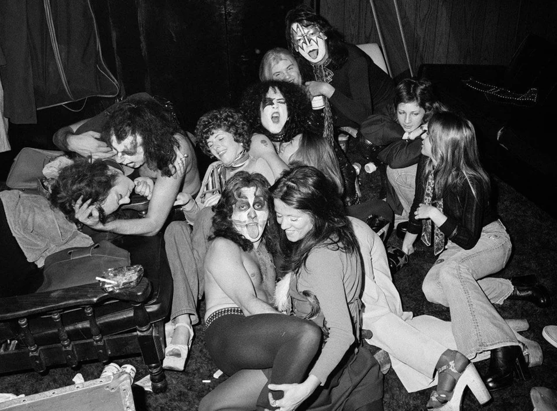 Bob Gruen, Kiss Orgy, NJ, 1974 Bob Gruen, Kiss Orgy, NJ, 1974