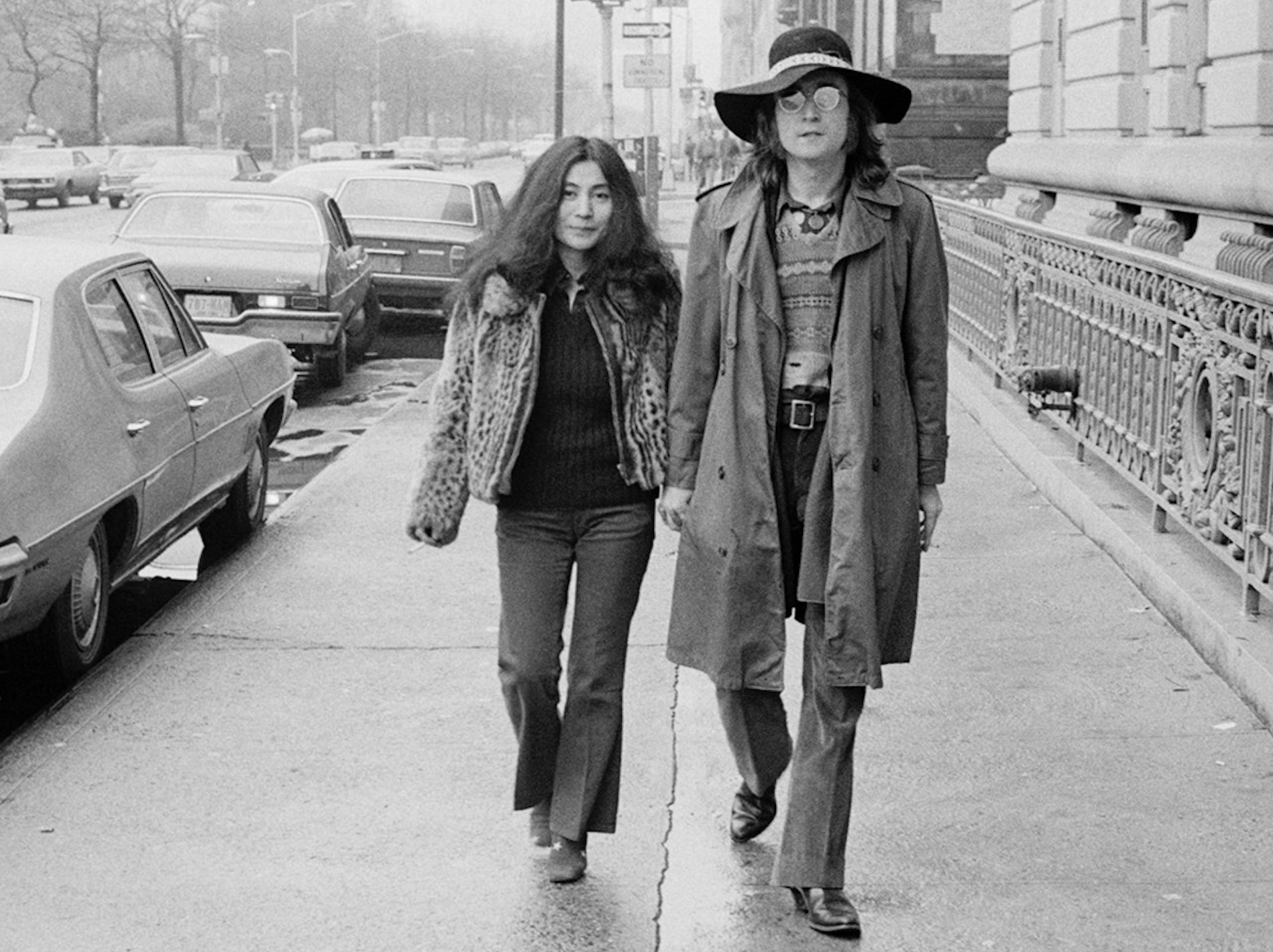 Bob Gruen, Yoko Ono and John Lennon wearing a floppy hat, Central Park West, NYC 1973 Bob Gruen, Yoko Ono and John Lennon wearing a floppy hat, Central Park West, NYC 1973