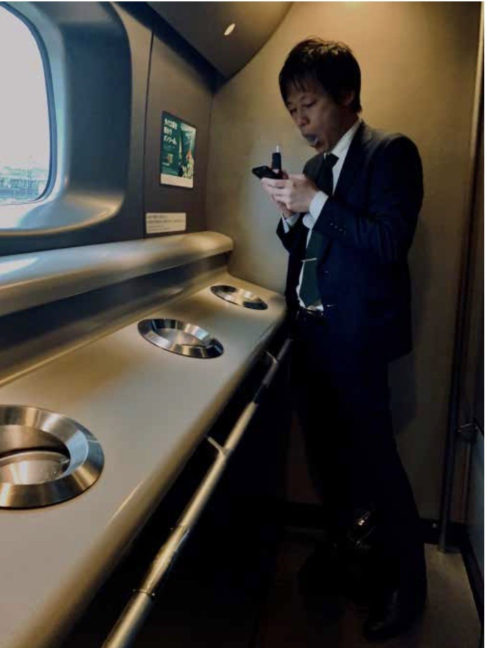 Norman Reedus, Vape on a train Norman Reedus, Vape on a train