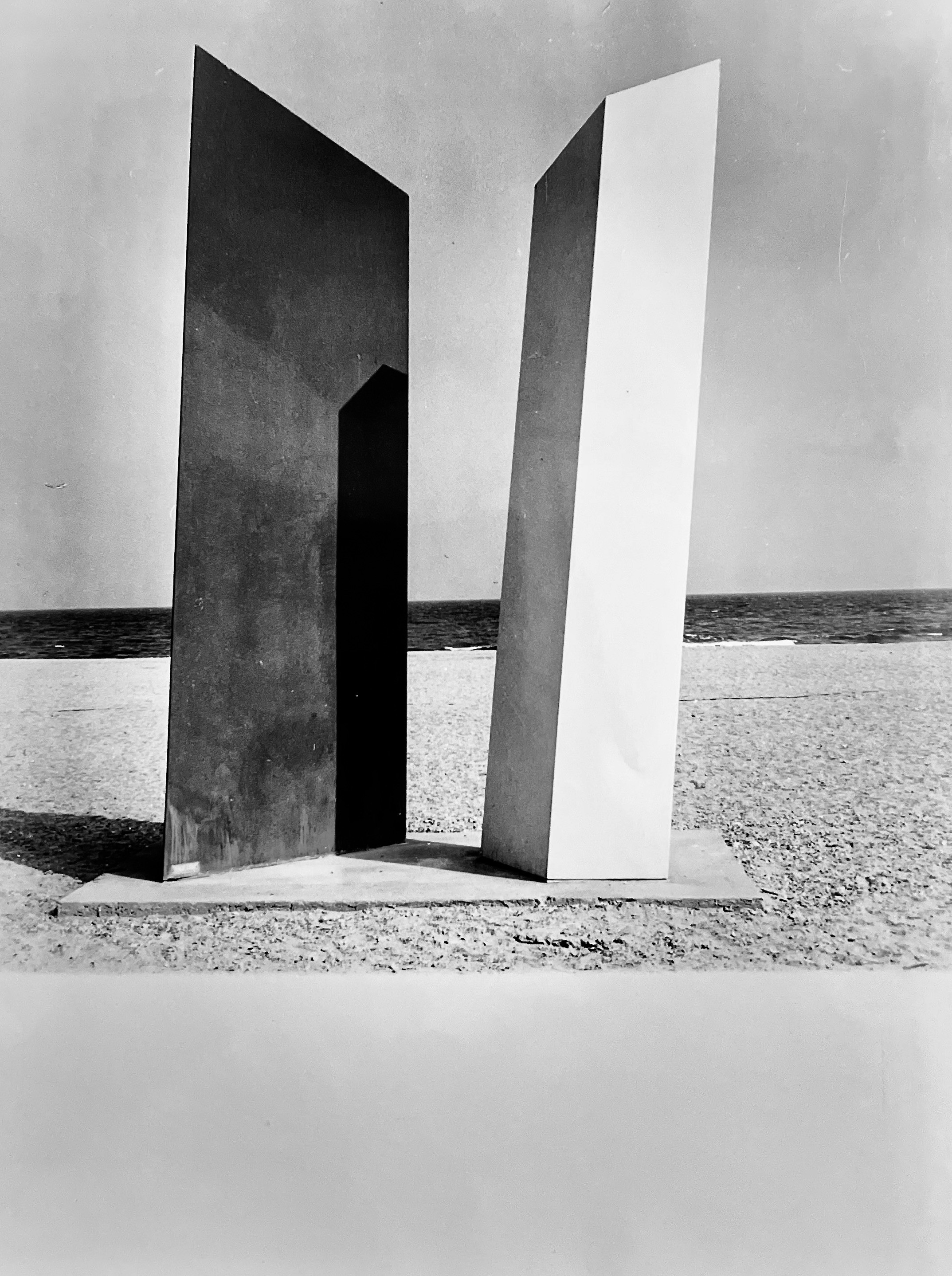 John Craven né Conte, Gina Pane monumental sculpture - Musée des Sables Barcarès John Craven né Conte, Gina Pane monumental sculpture - Musée des Sables Barcarès