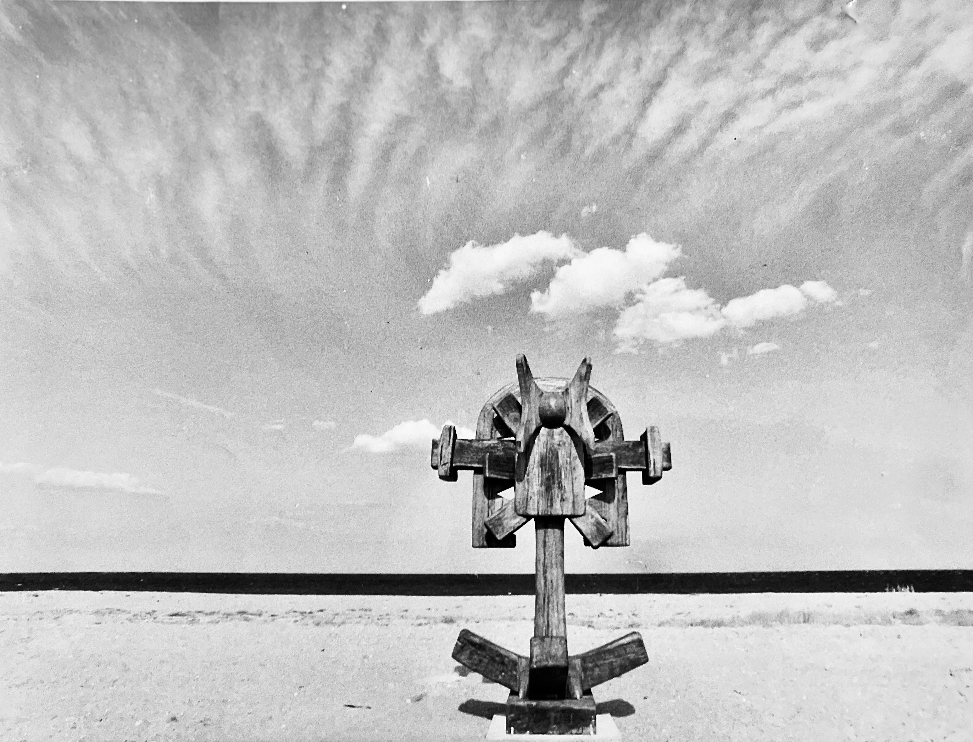 John Craven né Conte, Sculpture monumentale bois, Musée des Sables Barcarès John Craven né Conte, Sculpture monumentale bois, Musée des Sables Barcarès