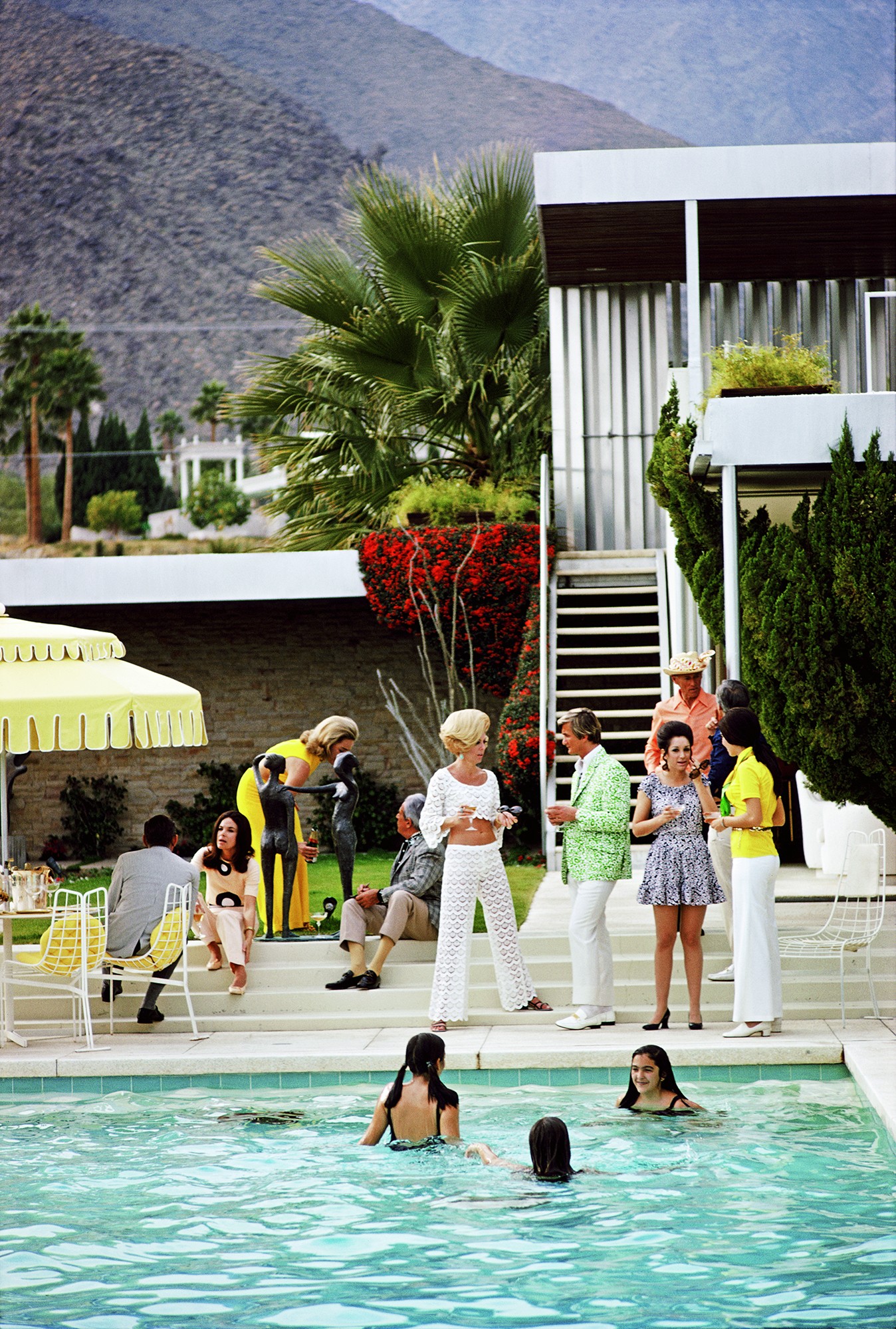 Slim Aarons, Party on the steps Slim Aarons, Party on the steps
