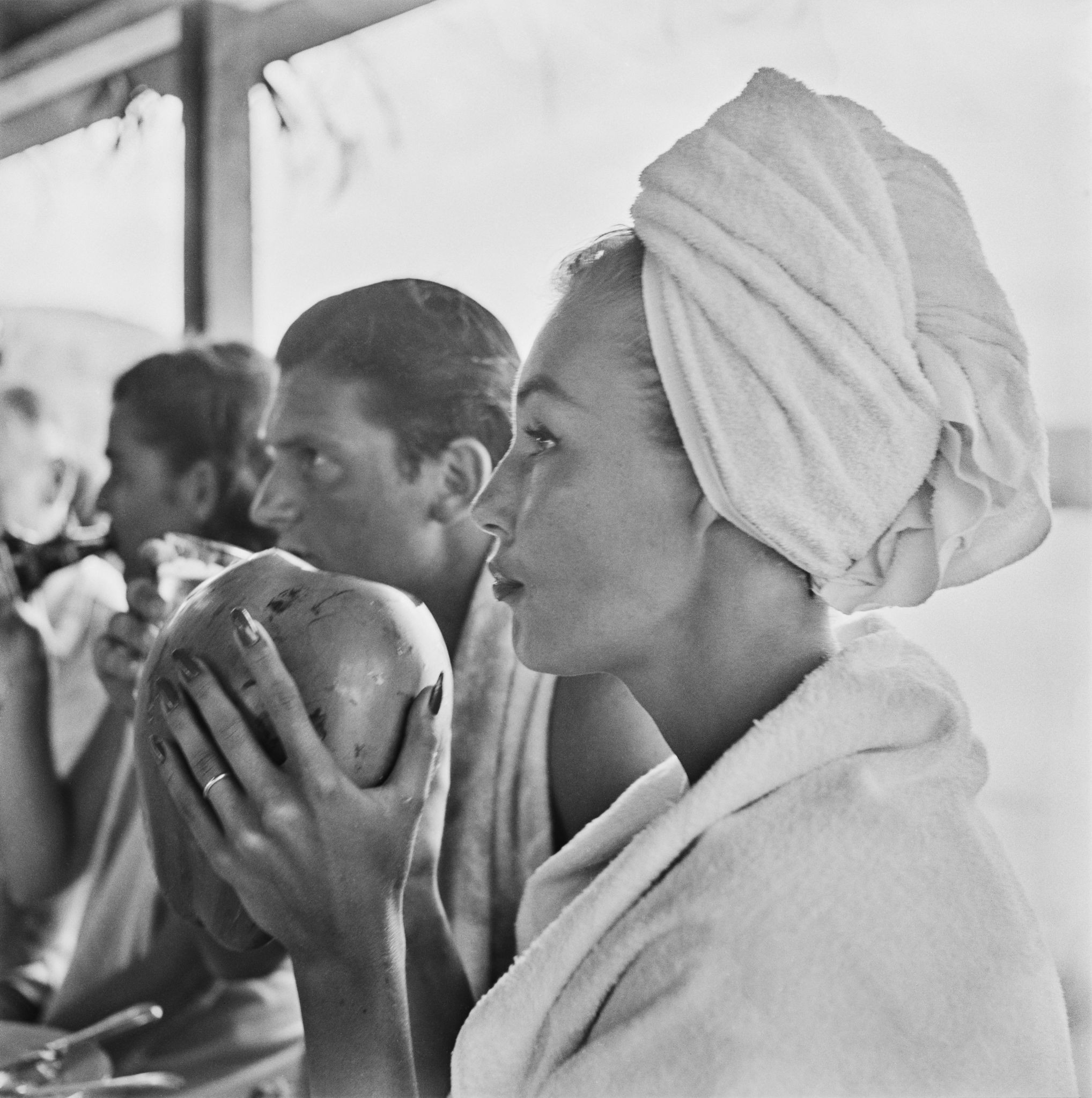 Slim Aarons, Liz Pringle Refreshments in Jamaica Slim Aarons, Liz Pringle Refreshments in Jamaica