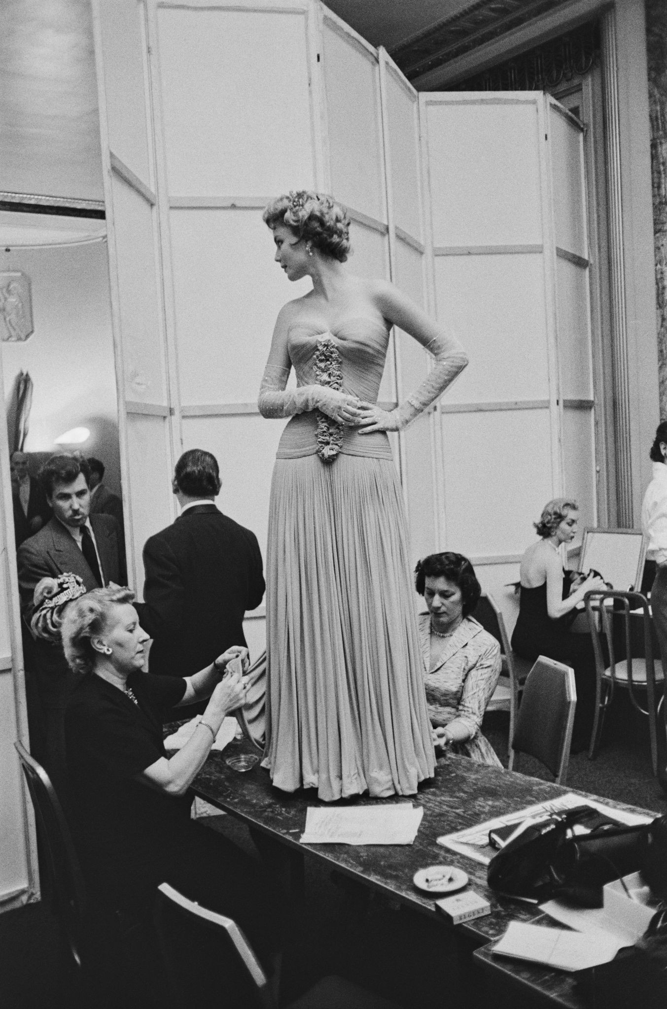 Slim Aarons, Last-minute adjustments Slim Aarons, Last-minute adjustments