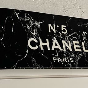 Skulpturen, Chanel Marbled black and white skateboard, Guillaume & Anthony